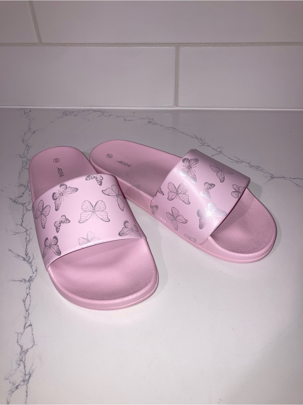 Ardene Light Pink w/ Silver Metallic Butterflies Pool Slides - size 9